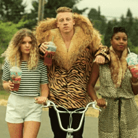 Macklemore & Ryan Lewis ft. Wanz - Thrift Shop