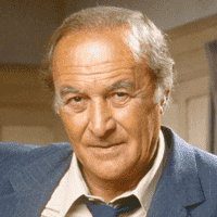 Robert Loggia