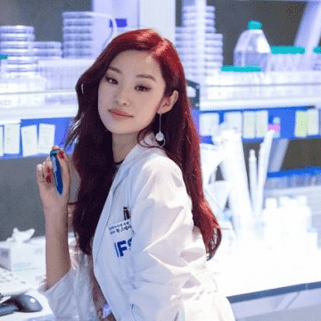 Stella Hwang