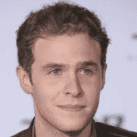 Iain De Caestecker