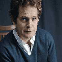 Tom Hollander