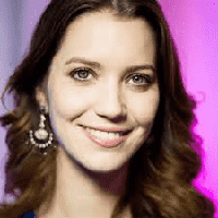 Nathalia Dill